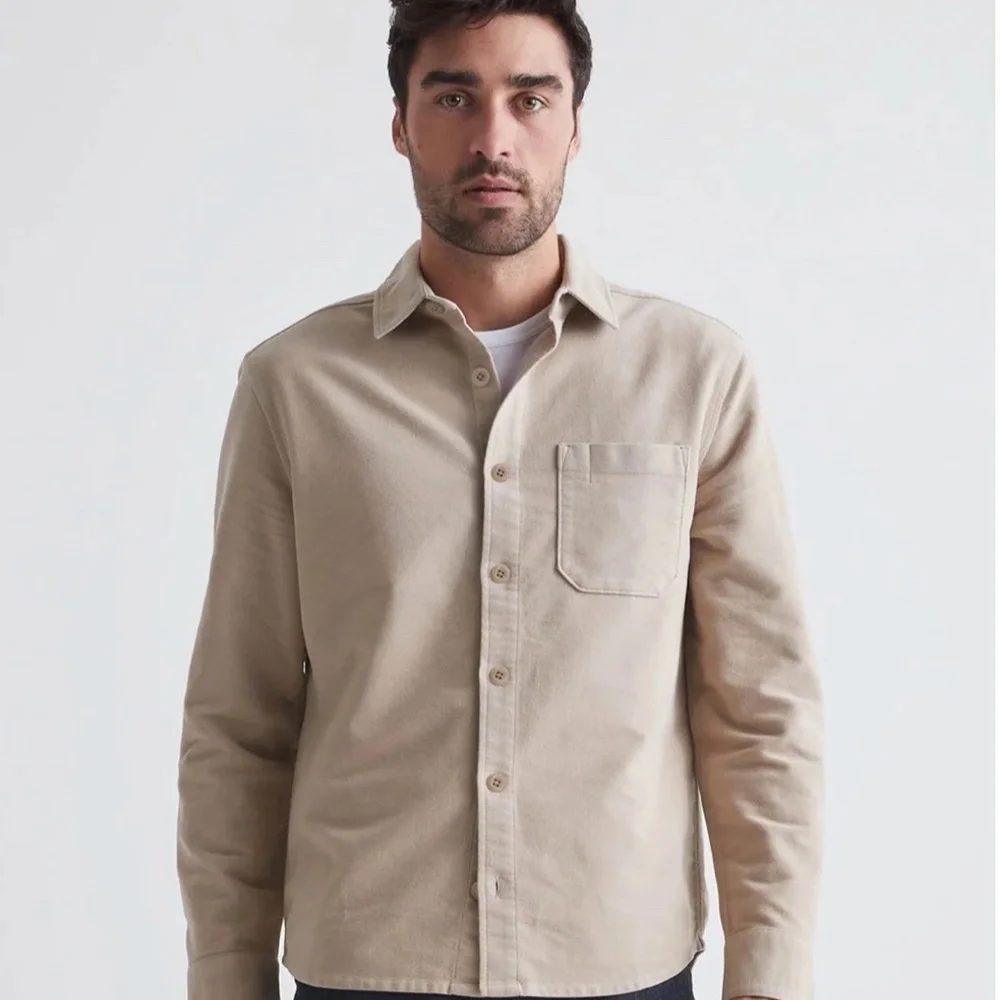 NWT - DUER Men's Performance Oxford Shirt in Khaki Tan. Size Medium - Picture 2 of 2